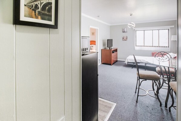 Studio (2 Bedrooms) | Floor plan - Charming Room w/ Private Bath & Wi-fi in Brownstown! (Riverview)