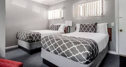 Browntown Room for 4: Comfort, Wifi & Parking