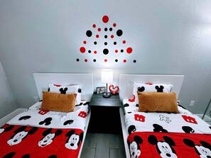 2 bedrooms, individually decorated, individually furnished - Playing Hooky (Kissimmee)