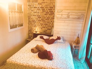 1 habitación, tabla de planchar con plancha, wifi gratis y ropa de cama