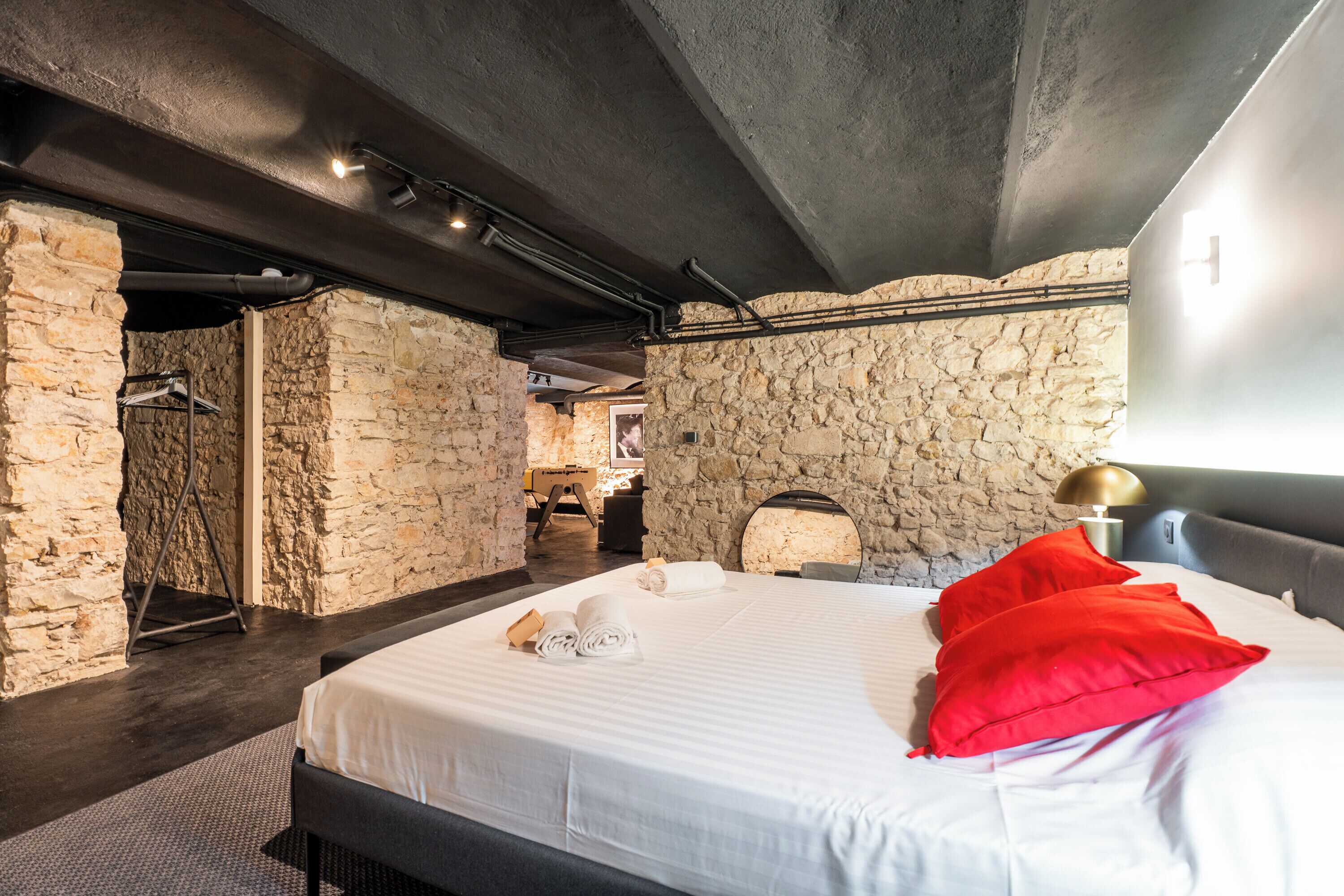 2 chambres, fer et planche à repasser, Wi-Fi, draps fournis