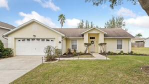 Exterior - Poolside Paradise Sleeps 6! (Davenport)