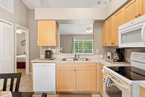 House, Multiple Beds, Patio, Pool View (Poolside Paradise) | Private kitchen | Fridge, microwave, oven, stovetop - Poolside Paradise Sleeps 6! (Davenport)