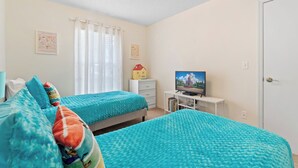 House, Multiple Beds, Patio, Pool View (Poolside Paradise) | 3 bedrooms, free WiFi - Poolside Paradise Sleeps 6! (Davenport)