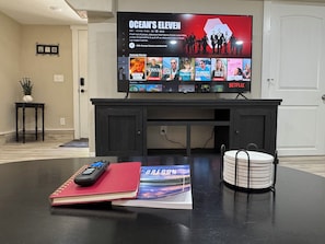 Interior - Cozy 2-bedroom basement ADU in charming Oregon City with WiFi & AC (Oregon City)