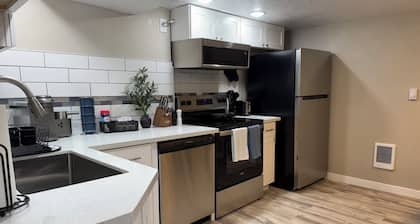 Cozy 2-bedroom basement ADU in charming Oregon City with WiFi & AC
