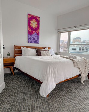 2 bedrooms, free WiFi, bed sheets - Salted Roots Basecamp: Downtown 2 Bedroom Loft (Anchorage)