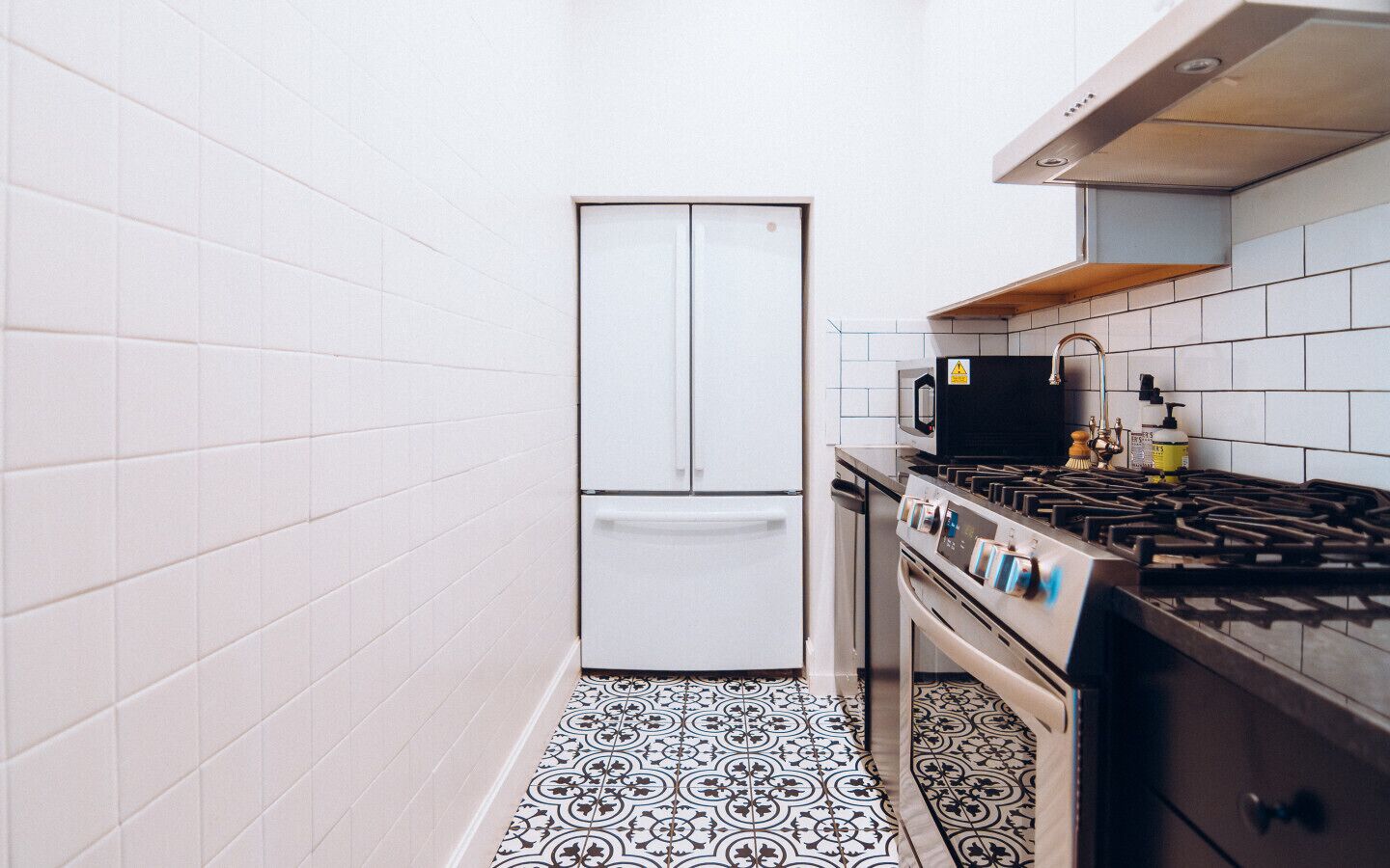 Fridge, microwave, stovetop, dishwasher