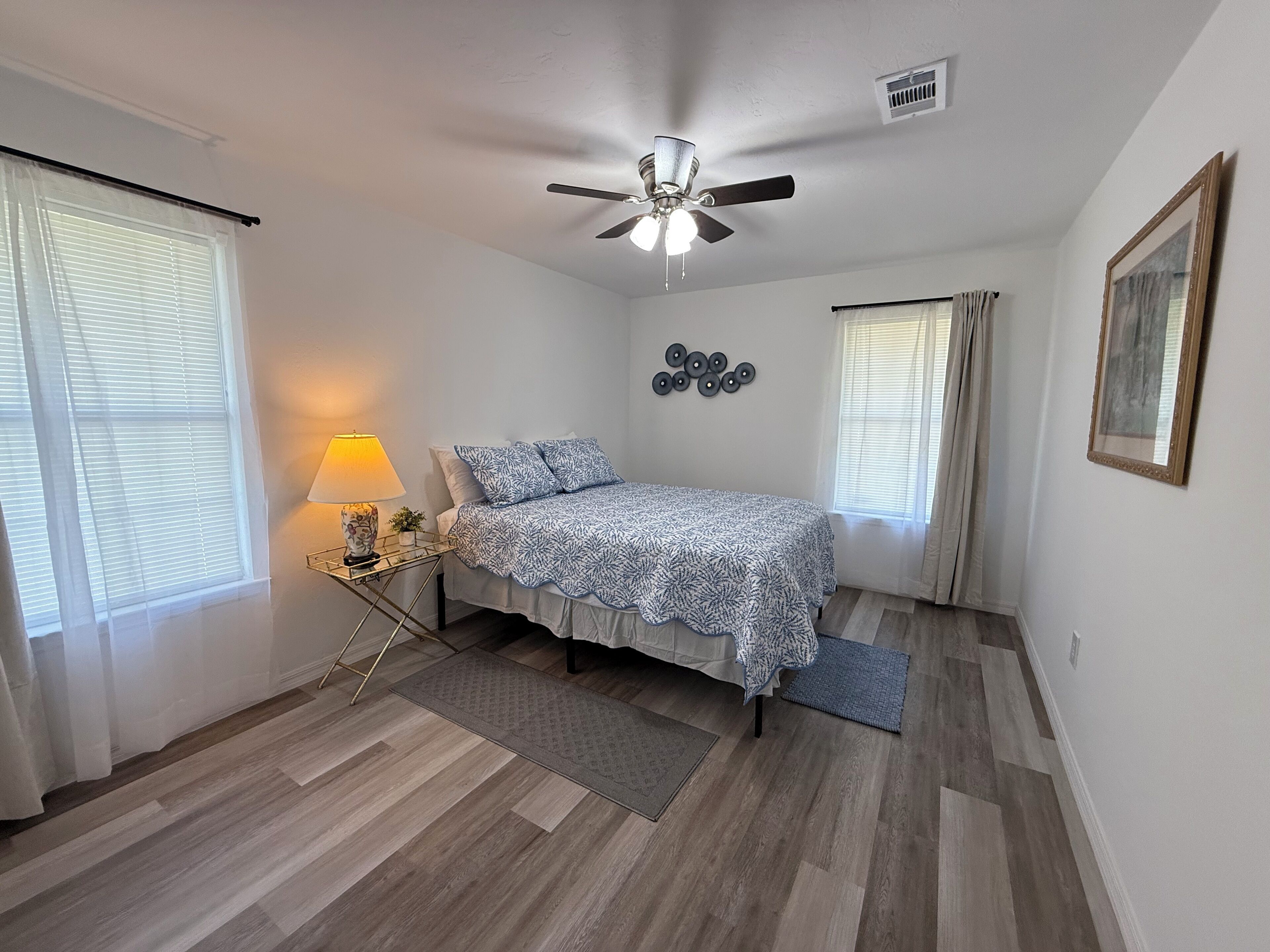 2 makuuhuonetta, silitysrauta/-lauta, Wi-Fi, vuodevaatteet