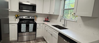 Charming 2-bedroom house with WiFi, AC in fantastic Lake City