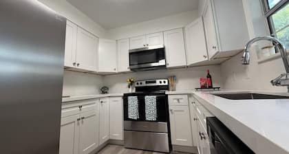 Charming 2-bedroom house with WiFi, AC in fantastic Lake City
