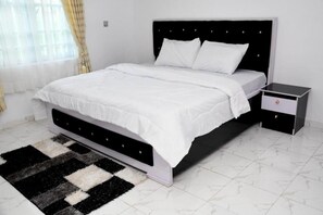 3 chambres, fer et planche à repasser, accès au Wi-Fi (inclus)