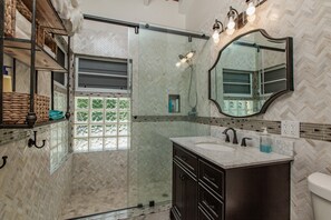 Shower, hair dryer, towels - Caribbean Escape - Sunset Palms! (Christiansted)