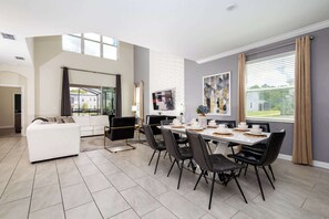 하우스, 침대(여러 개), 수영장 이용, 수영장 전망 (Storeybook Escape) | 다이닝