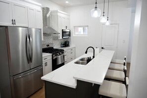 Mikrowelle, Ofen, Herdplatte, Geschirrspüler