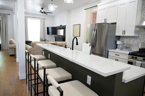 Mikrowelle, Ofen, Herdplatte, Geschirrspüler