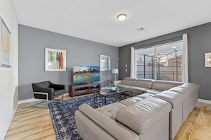 House, Multiple Beds, Pool Access, Pool View (Sun & Fun Storey Lake) | Living area
