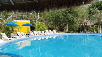 2 piscinas al aire libre