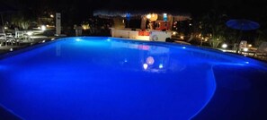 2 piscinas al aire libre