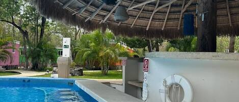 2 kolam renang terbuka