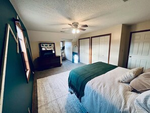 A bedroom with a bed, a ceiling fan, and a wardrobe. - Spacious Home •Pet Friendly •Mtn Views & Firepit! (Sevierville)