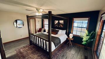 3 quartos, ferros/tábuas de passar roupa, berço de viagem