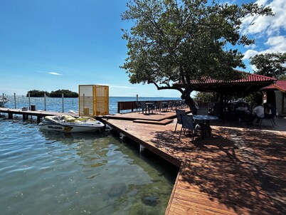 Camila's Getaway - Charming 2-bedroom house with WiFi, AC in Salinas