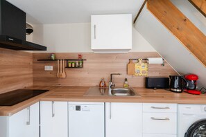 Réfrigérateur, micro-ondes, lave-vaisselle, grille-pain