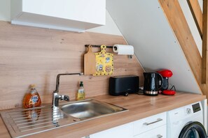 Réfrigérateur, micro-ondes, lave-vaisselle, grille-pain