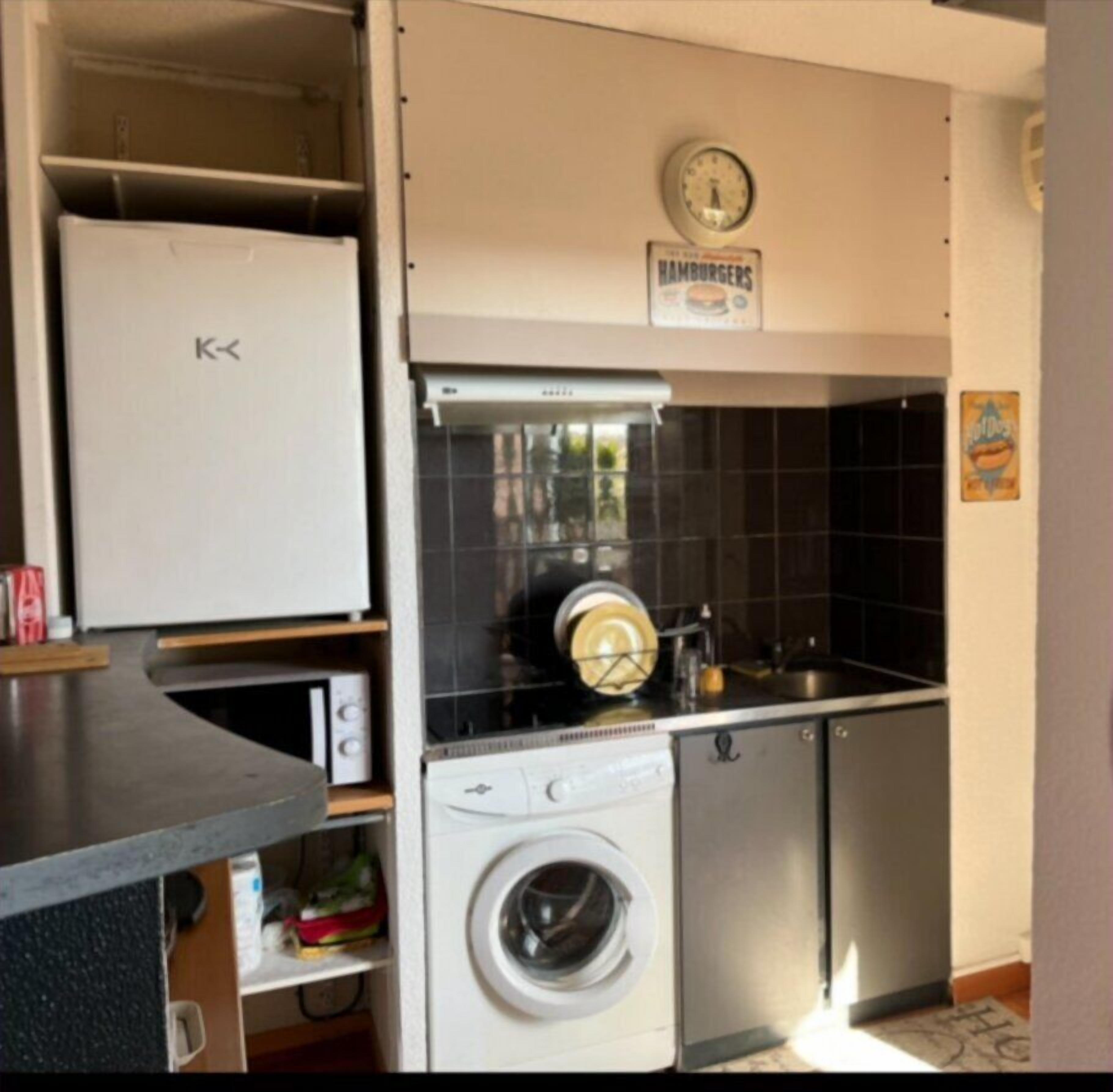 Een koelkast, een magnetron, een broodrooster