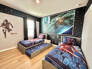 House, Multiple Beds, Pool Access, Pool View (Sun-Soaked At Solterra) | 5 bedrooms, individually decorated, individually furnished, bed sheets