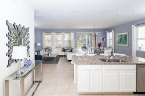 Talo, useita sänkyjä, pääsy uima-altaalle, näköala uima-altaalle (Sun-Soaked At Solterra) | Sisätilat