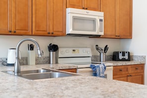 House, Multiple Beds, Pool Access, Pool View (Sunkist Getaway) | Private kitchen | Fridge, microwave, oven, stovetop
