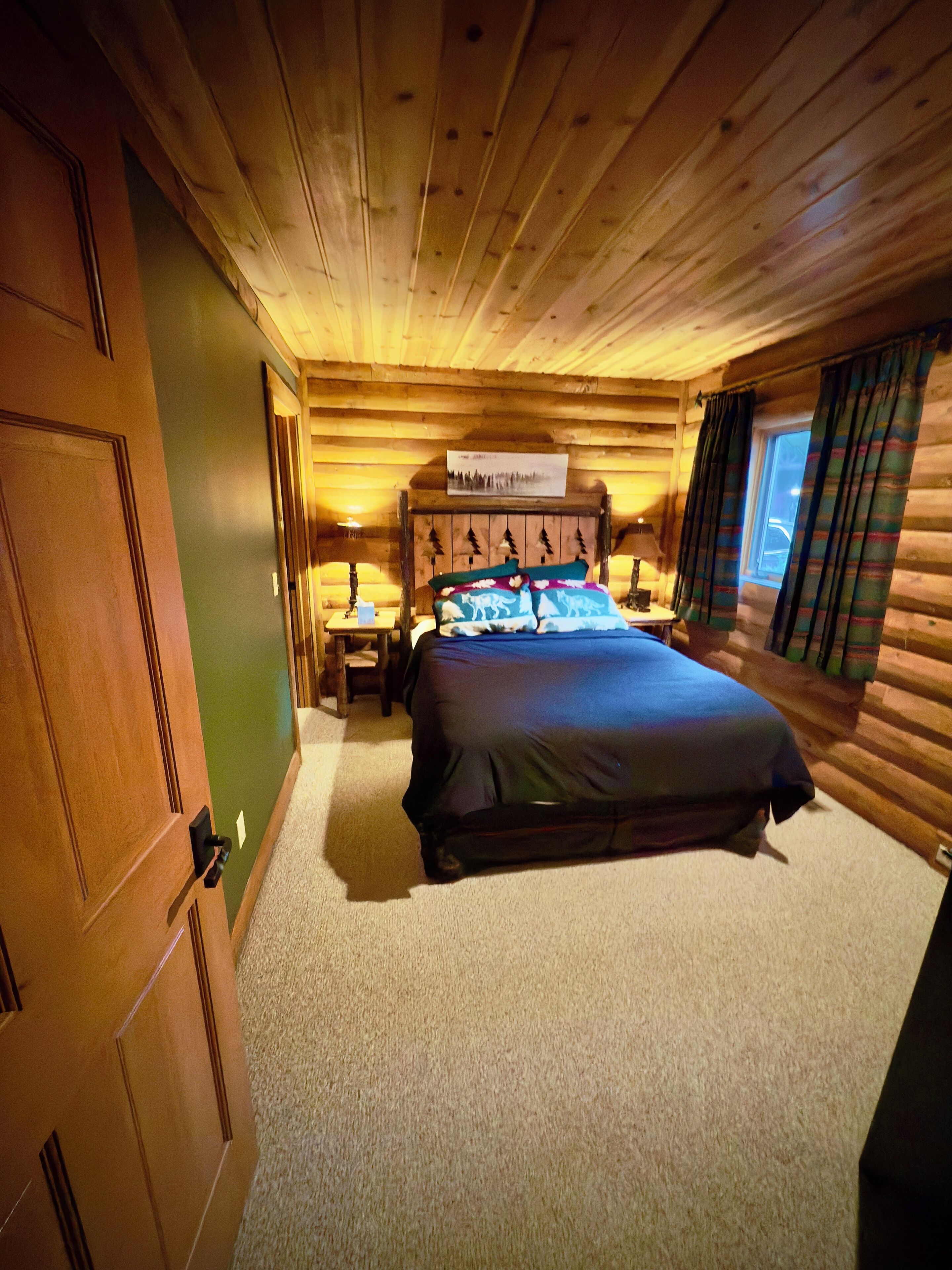 4 chambres, bureau, fer et planche à repasser, lit parapluie