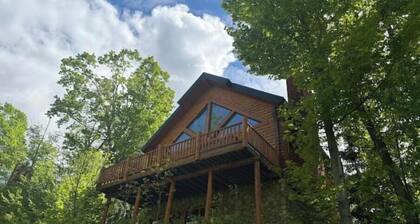 All Season Adventure - Hot Tub - Luxe Cabin on Boyne Mountain