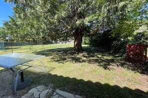 Outdoor dining - ⭐ Nature Getaway with Pool & Jacuzzi - 6 People (MARTEL)