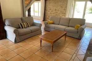 Living area - ⭐ Large family home for 15 people - Swimming Pool & Jacuzzi (MARTEL)