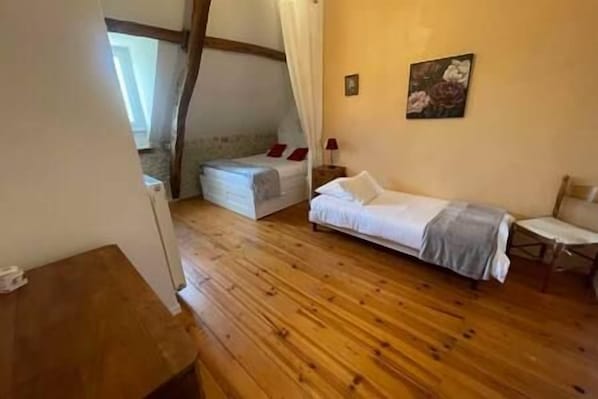 Room - ⭐ Large family home for 15 people - Swimming Pool & Jacuzzi (MARTEL)