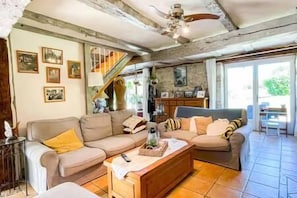 Living area - ⭐ Large family home for 15 people - Swimming Pool & Jacuzzi (MARTEL)