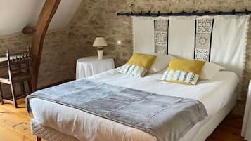 10 bedrooms, iron/ironing board, travel crib, free WiFi