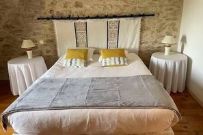 Room - ⭐ Large family estate – Pool, hot tub – Ideal for groups, sleeps 26 (MARTEL)