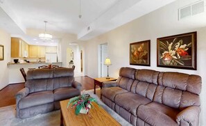 Appart'hôtel, plusieurs lits, balcon, vue jardin (Sunny Haven At Caribe Cove) | Coin séjour | Télévision à écran plat de 42 pouces avec chaînes numériques