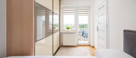 2 bedrooms, iron/ironing board, bed sheets