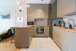 Fridge, microwave, oven, stovetop