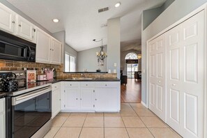 House, Multiple Beds, Pool Access, Pool View (The Davenport Lakes Retreat) | Private kitchen | Fridge, microwave, oven, stovetop - The Davenport Lakes Retreat (Davenport)