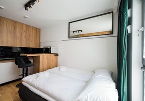 Iron/ironing board, WiFi, bed sheets