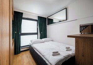 Iron/ironing board, WiFi, bed sheets
