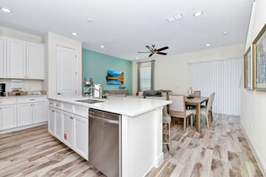 Interior - Tropical Vibes (Kissimmee)