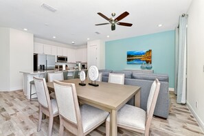 Dining - Tropical Vibes (Kissimmee)