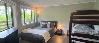 Herman's Hideaway: Remodeled Sugar Mountain Condo, Steps to the Slopes!